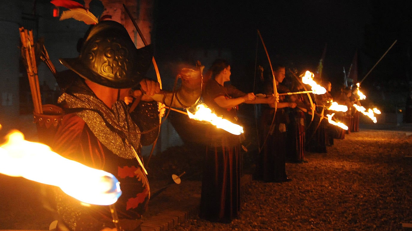 La Villa de las Ferias volvió a evocar uno de los capítulos históricos más relevantes de su época dorada con la recreación de la Quema de Medina, uno de los espectáculos más destacados de la Feria Renacentista Imperiales y Comuneros. 