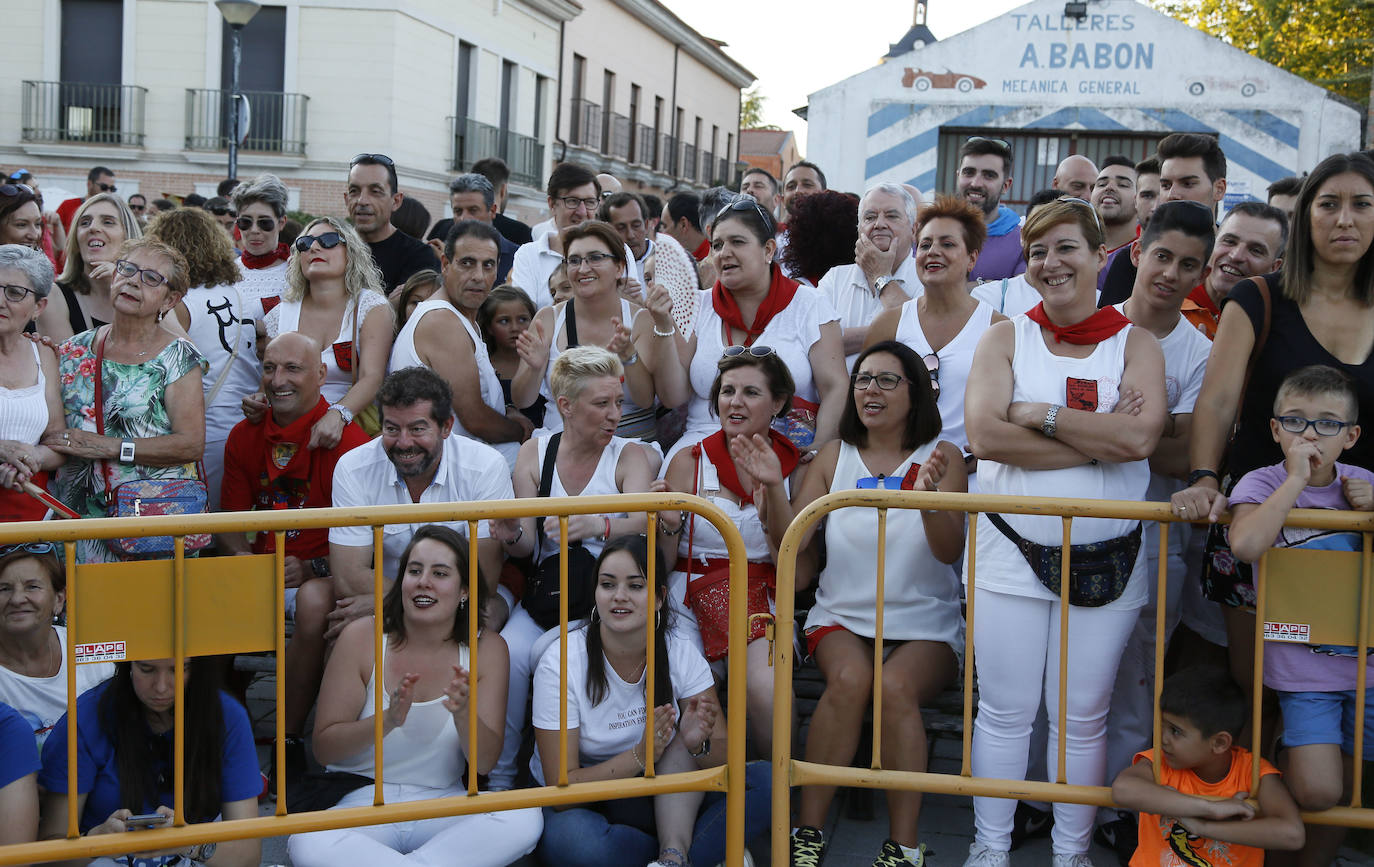 Fotos: Concurso de habilidad con el porrón en Tudela