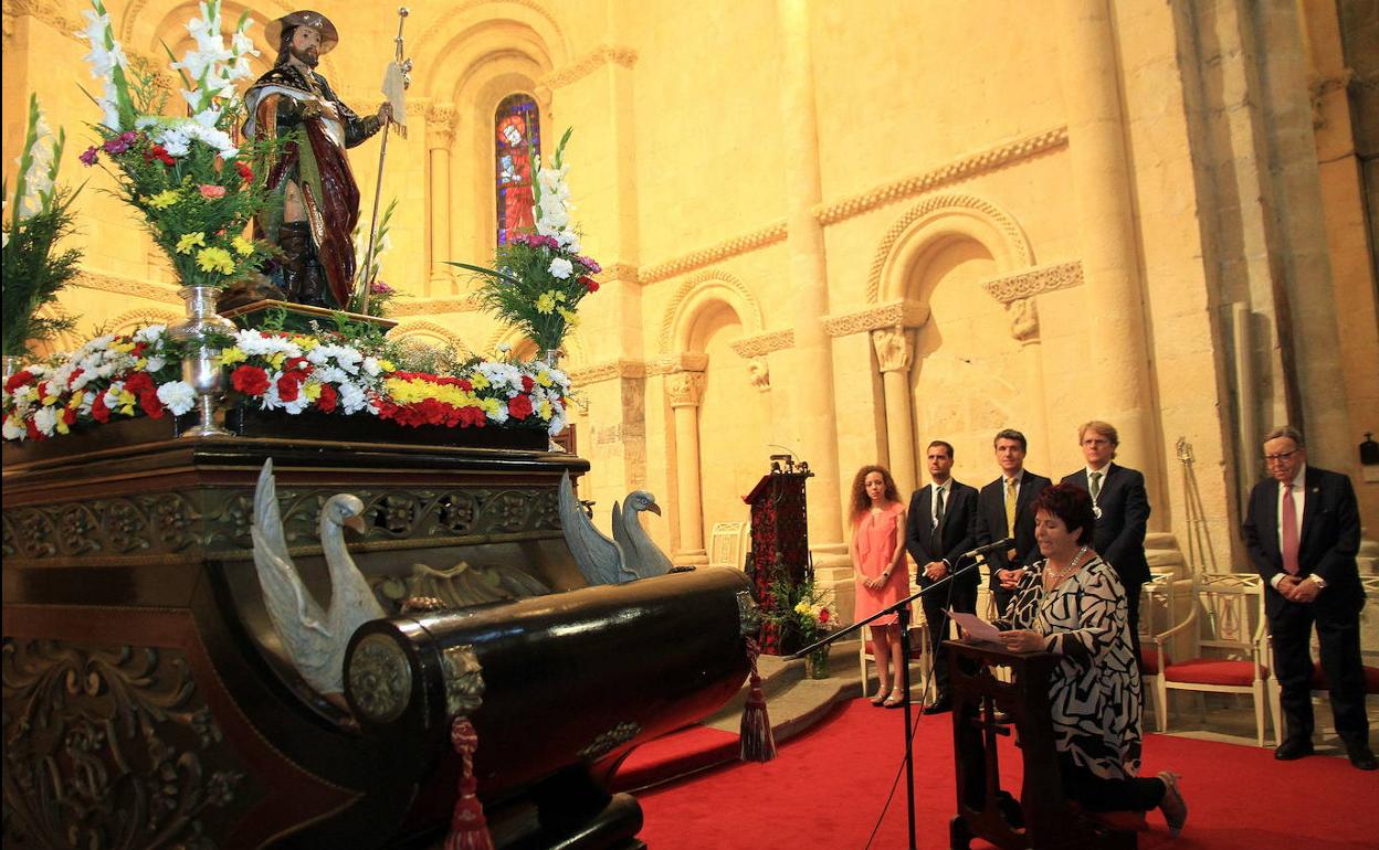 La alcaldesa pronuncia el voto a San Roque.