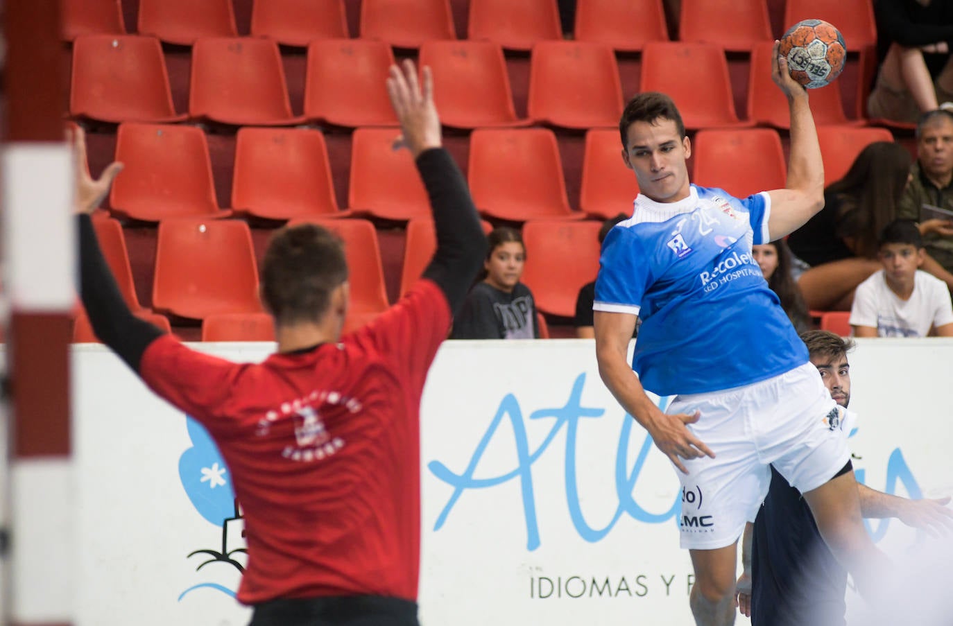 Fotos: Partido de pretemporada entre el Recoletas y el BM Zamora