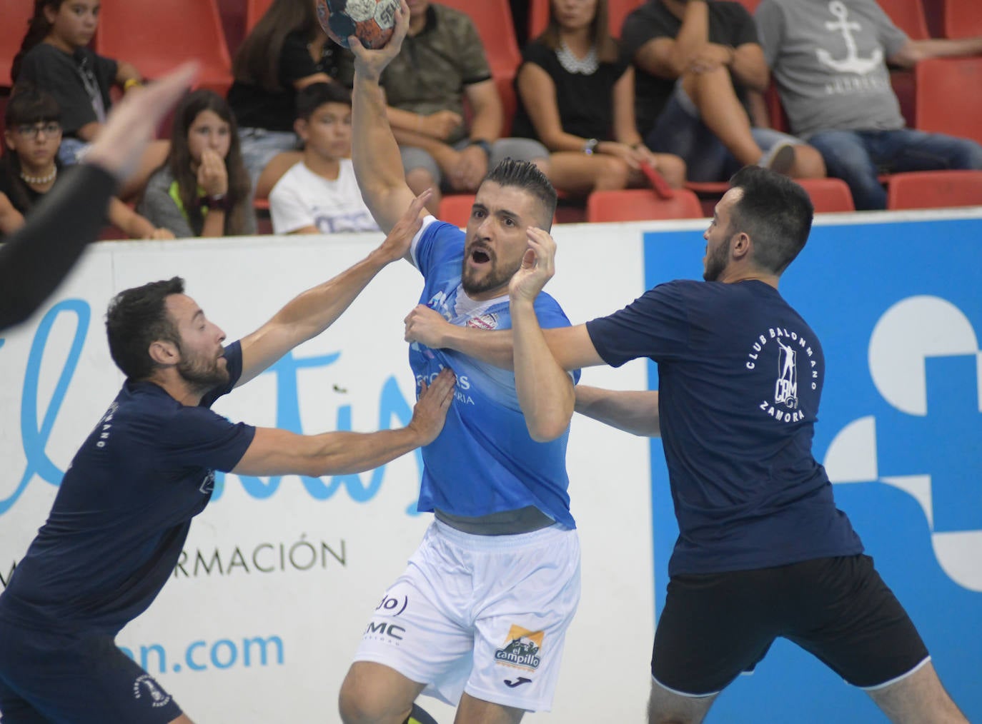 Fotos: Partido de pretemporada entre el Recoletas y el BM Zamora
