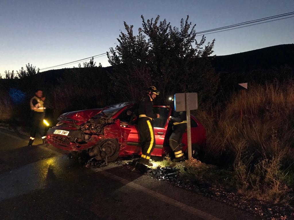Fotos: Dos conductores heridos tras chocar frontalmente en la provincia de Valladolid