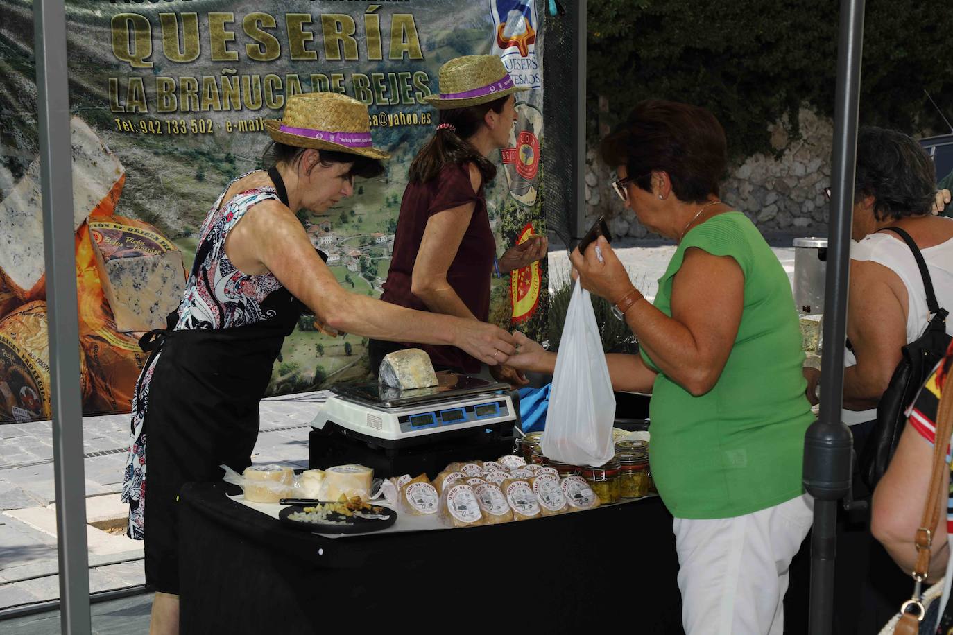 Más de 1.500 visitantes disfrutan de oferta de dos elaboradoras locales, una de Tudela y otra de Cantabria