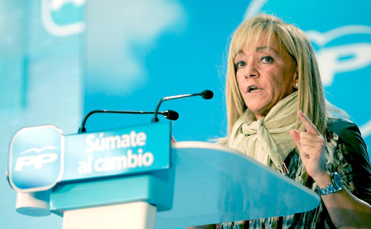 Isabel Carrasco, durante un mitin del Partido Popular. 