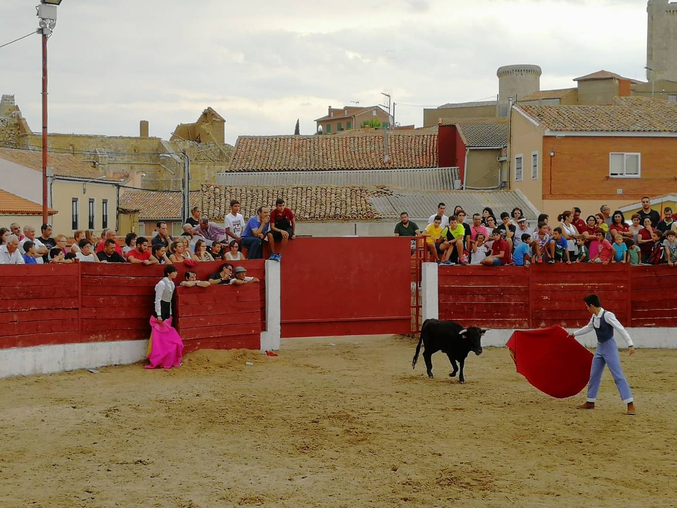 Los alumnos de la Escuela Taurina de Medina de Rioseco hicieron una demostración de su saber hacer en promoción de la tauromaquia