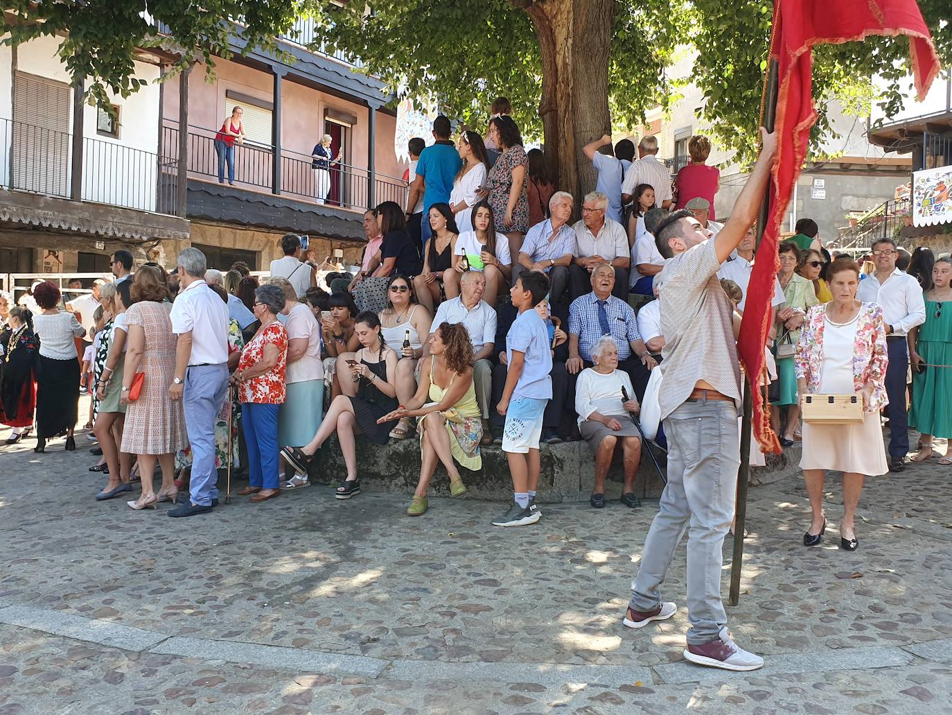 Fotos: Un treintena de danzarines y ramajeras de Cepeda arropan a San Bartolomé en su festividad