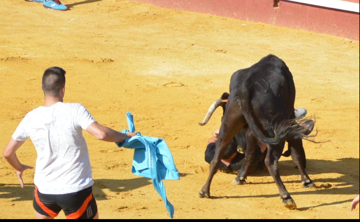 En el suelo, el joven vallisoletano que sufrió un varetazo en la probadilla. 