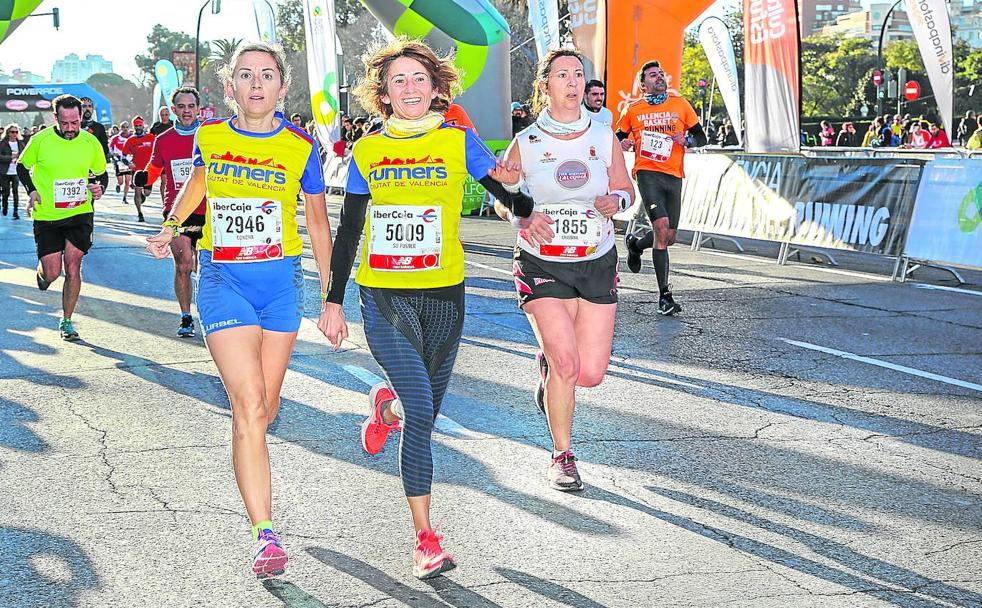 Corredoras en la 10K Valencia Ibercaja, la primera carrera en plantearse el reto de la paridad.