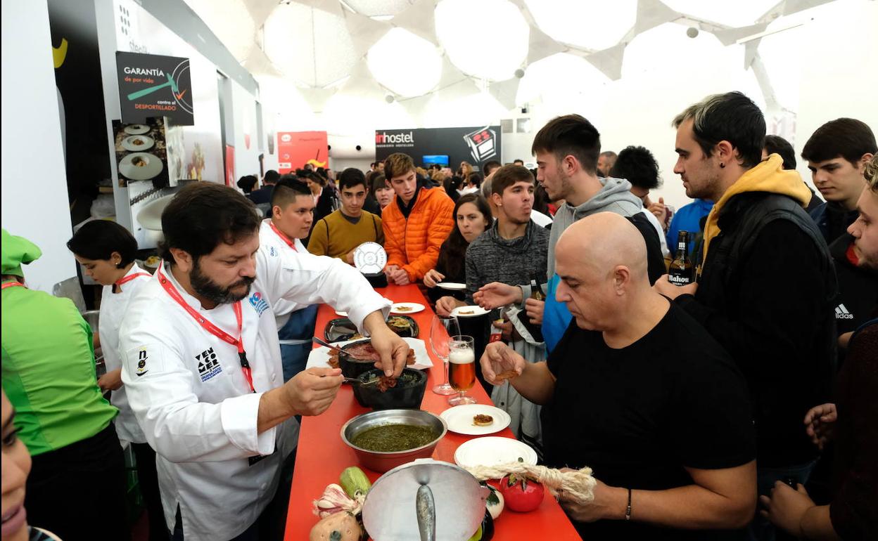 Primer Concurso Mundial de Tapas celebrado en la Cúpula del Mileno. 