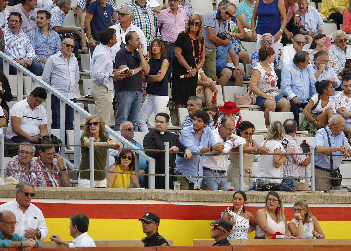 Fotos: Público en la primera de abono de la Feria de San Antolín de Palencia 2019