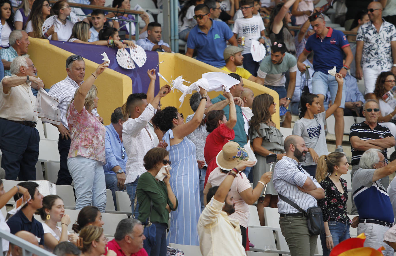 Fotos: Público en la primera de abono de la Feria de San Antolín de Palencia 2019