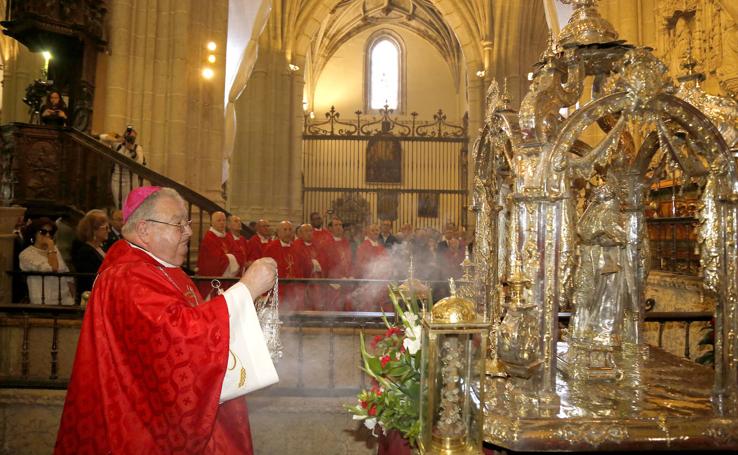 Fotos: Las obras marcan la celebración de San Antolín en la catedral