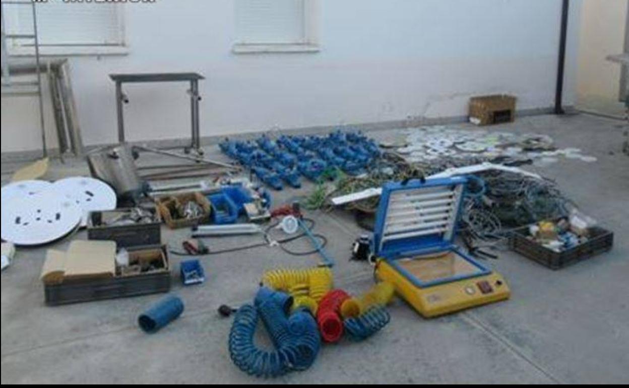 Material incautado por los agentes en una de las detenciones. 