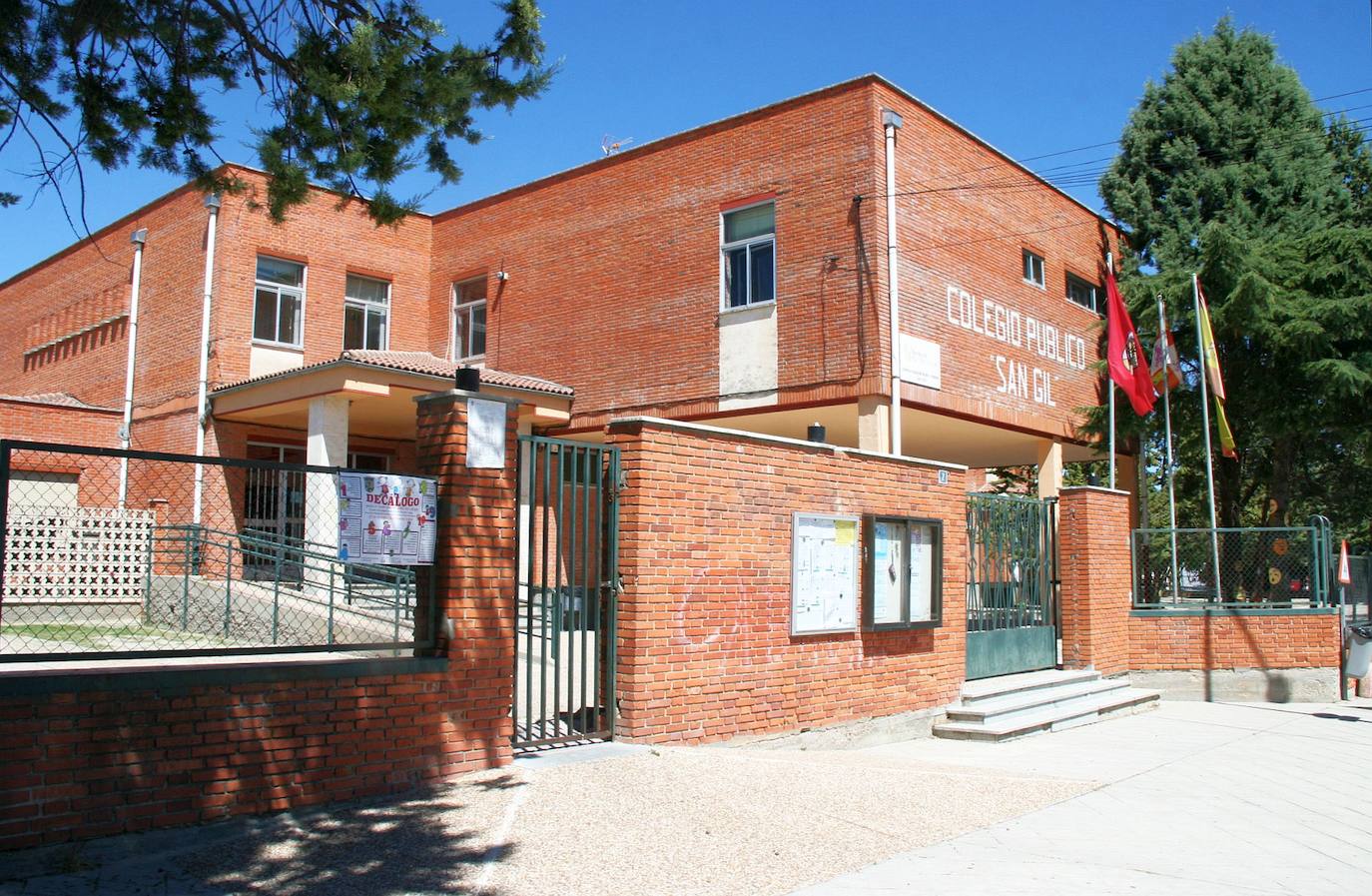 Entrada al colegio San Gil.
