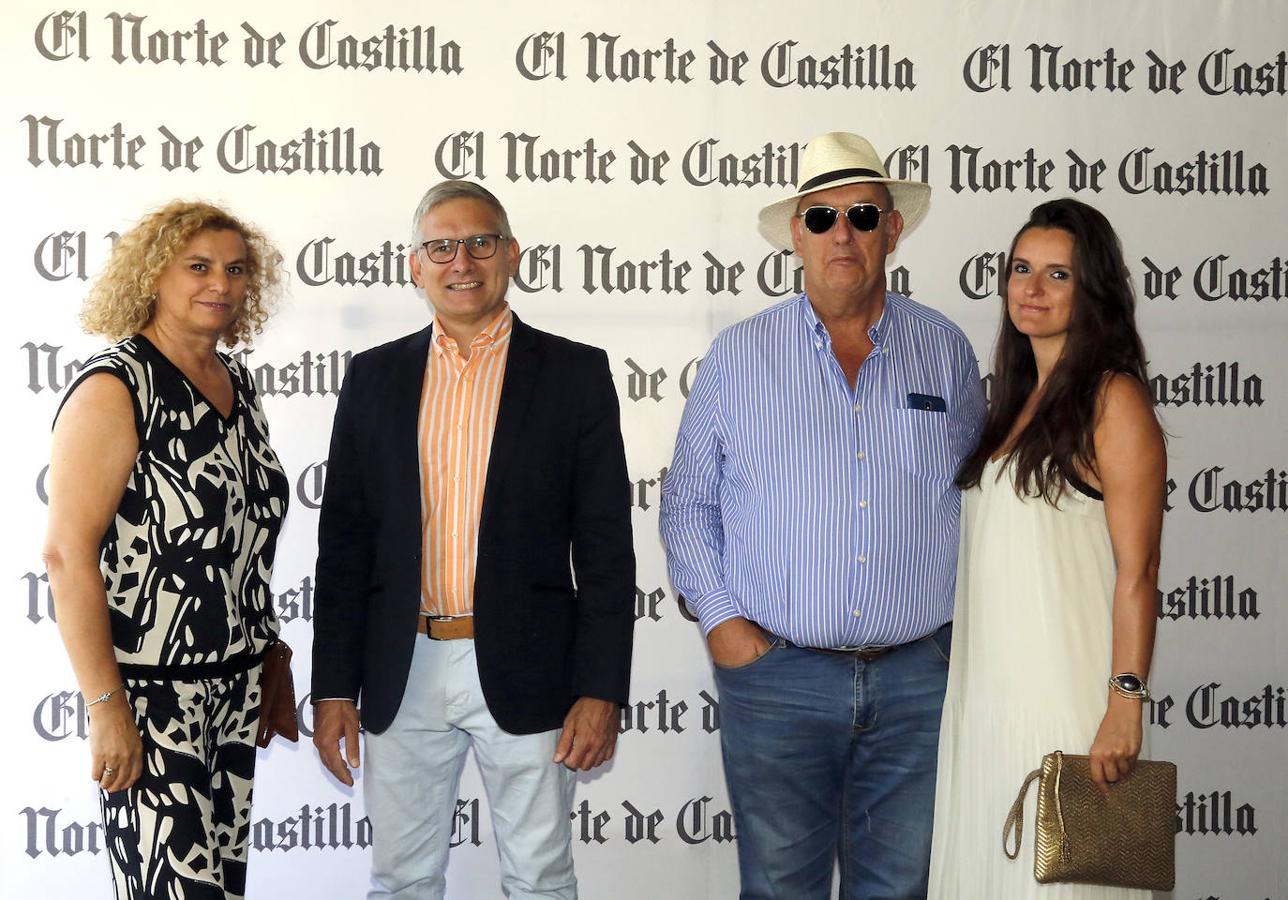 Fotos: El Norte de Castilla comparte las fiestas con los palentinos en su caseta (1/2)