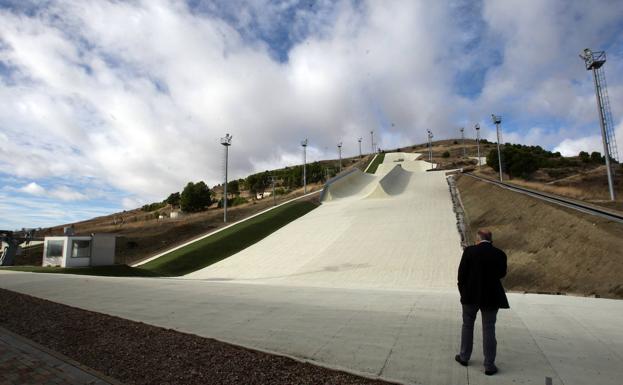 La Fiscalía considera que los presuntos delitos de malversación, prevaricación y falsedad de Meseta Ski no han prescrito