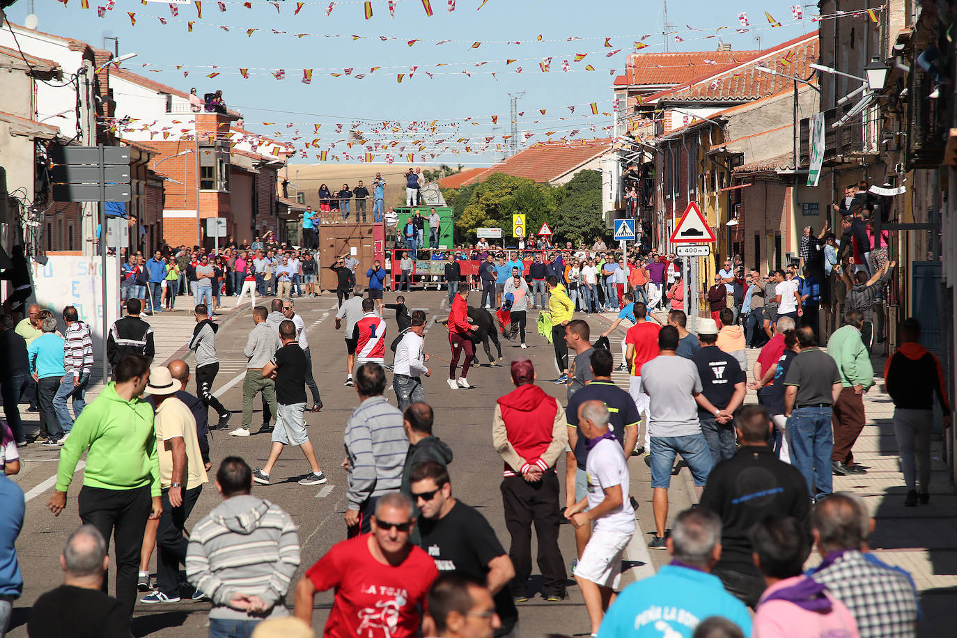 Fotos: Primer encierro en las fiestas de Nava del Rey
