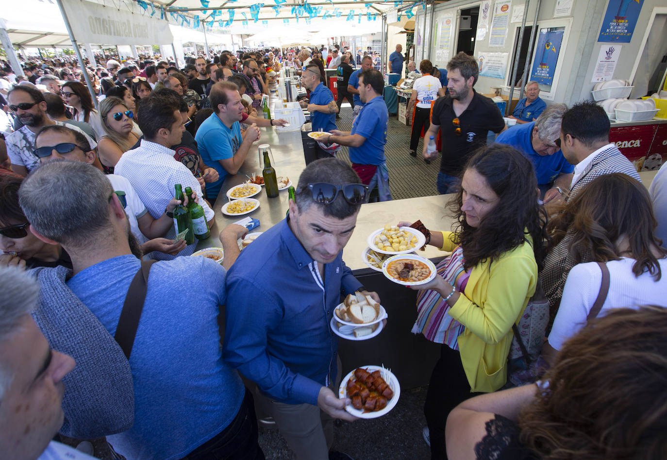 Fotos: Bocados y folclore de toda España en las casetas regionales