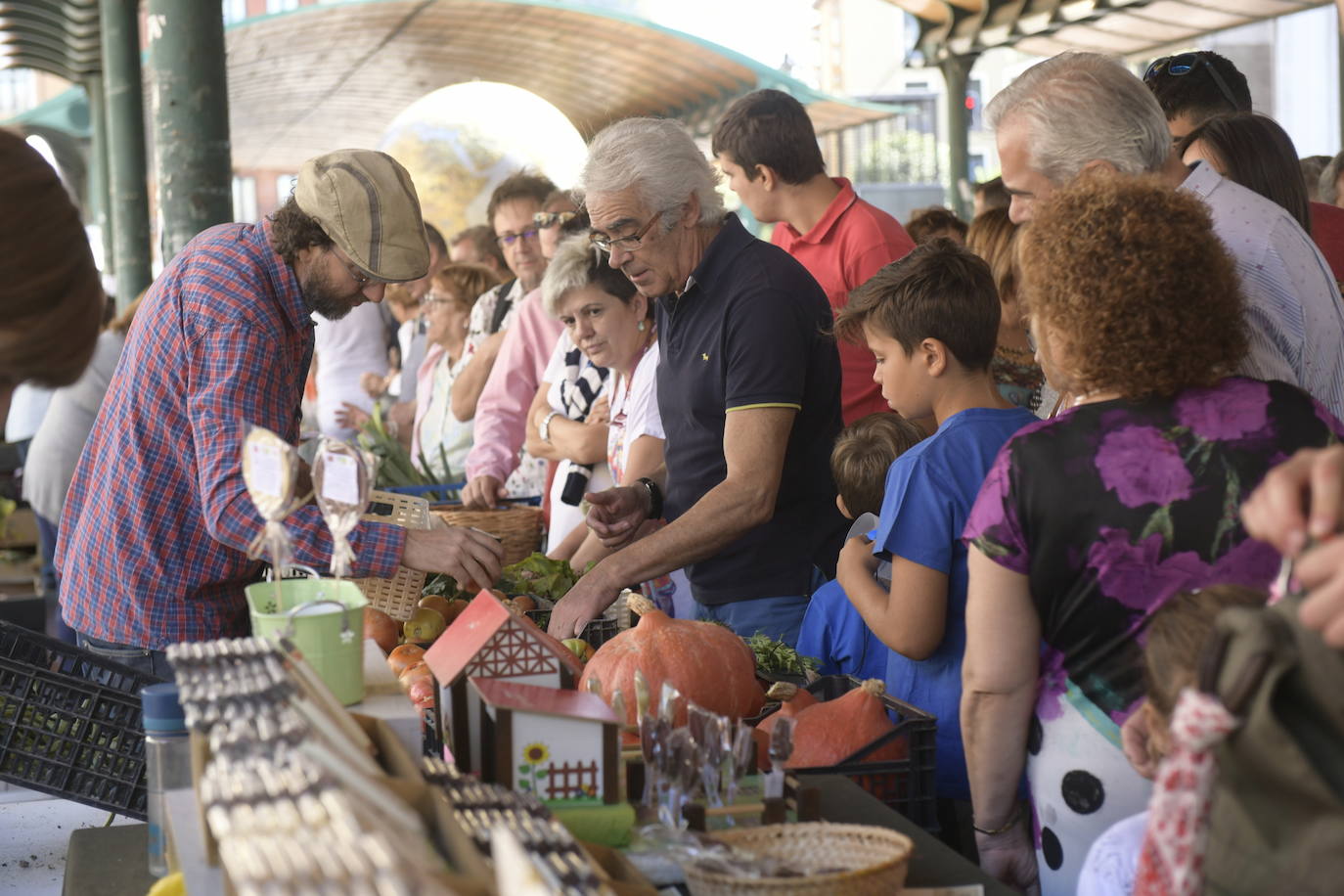 Fotos: Mercado ecológico en la Plaza de España