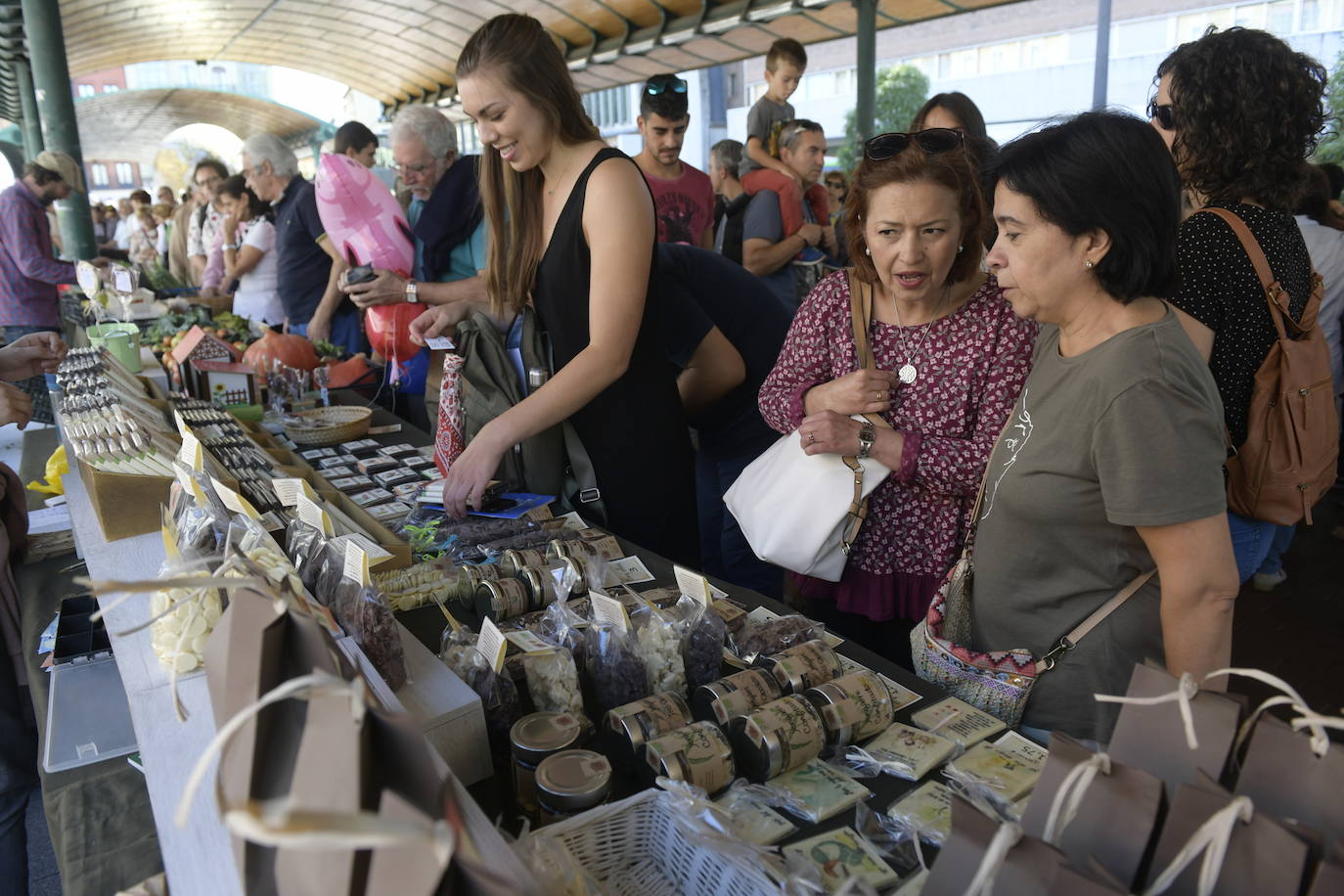 Fotos: Mercado ecológico en la Plaza de España