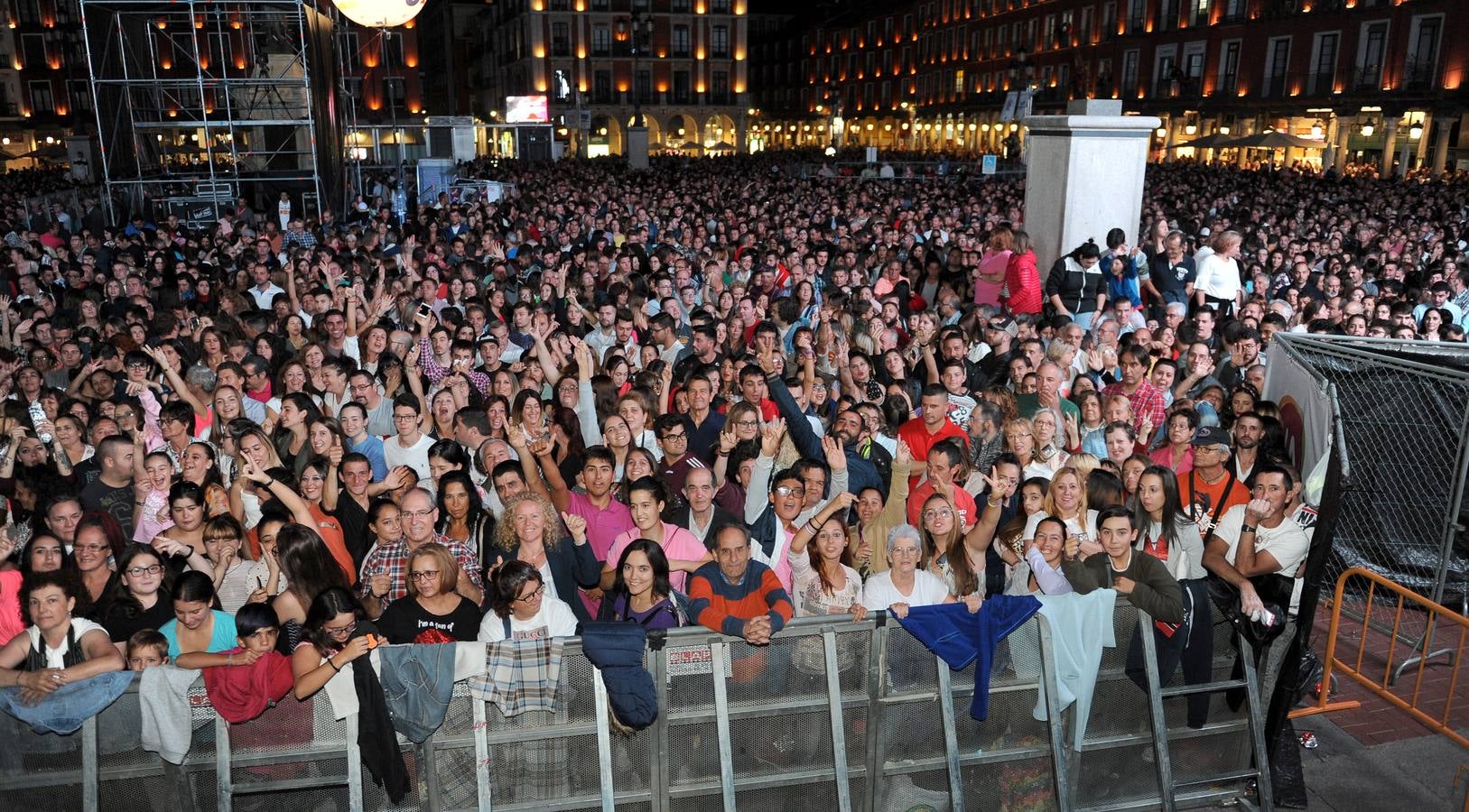 Fotos: Concierto de Camela en la Plaza Mayor de Valladolid