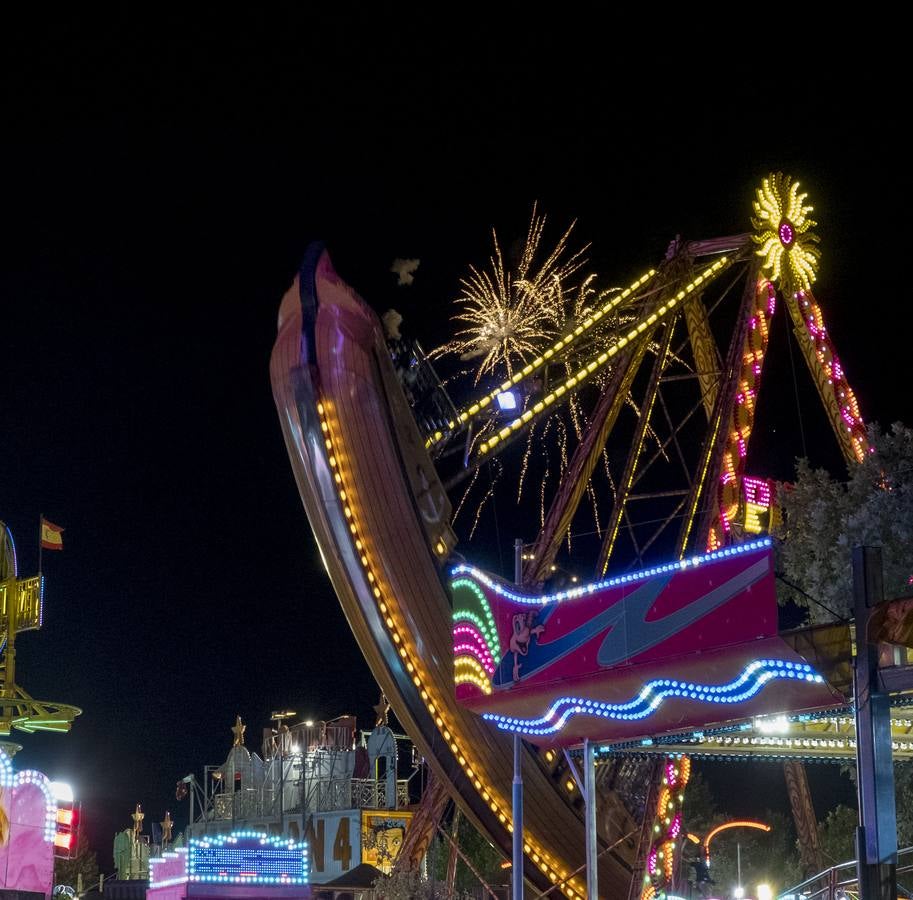 Fotos: Primera sesión de fuegos artificiales de las fiestas de Valladolid