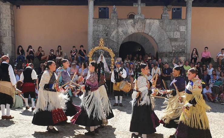 Fotos: Ofrendas a la Virgen de la Cuesta en Miranda