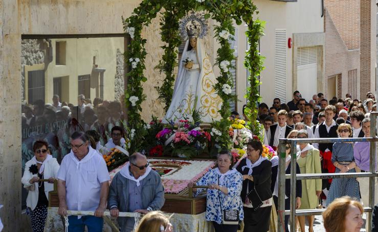 Fotos: Procesión dedicada a la Virgen de Gracia en Villanubla