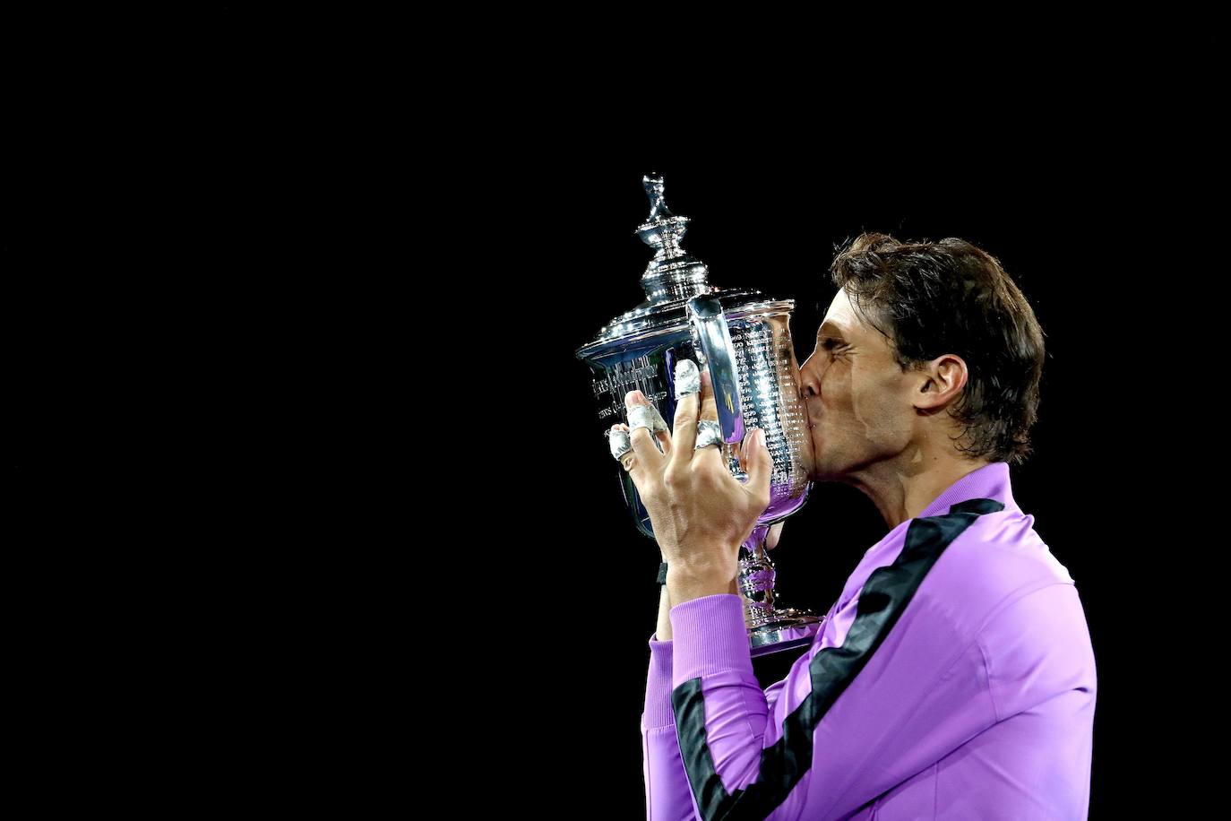 Rafa Nadal celebra su cuarto título del Abierto de Estdos Unidos, que supone su 19ª Grand Slam.