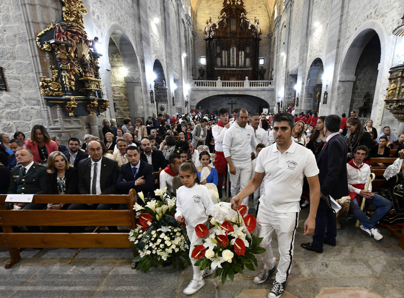 Fotos: Ofrenda de flores al Santísimo Cristo del Caloco en El Espinar