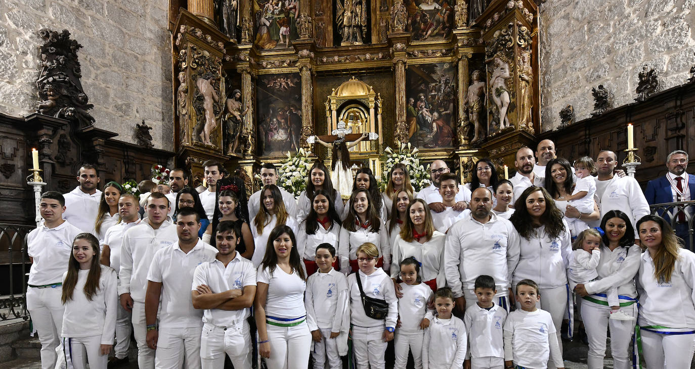 Fotos: Ofrenda de flores al Santísimo Cristo del Caloco en El Espinar