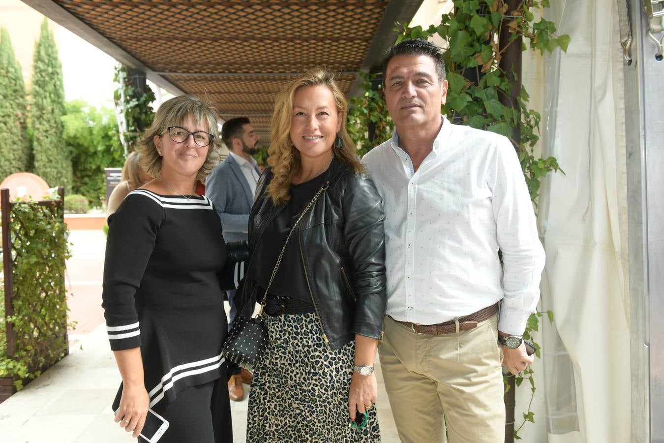 La magistrada Laura Soria, en el centro, junto a Charo López, de El Norte, y Luis Lucido, secretario de Alcaldía.