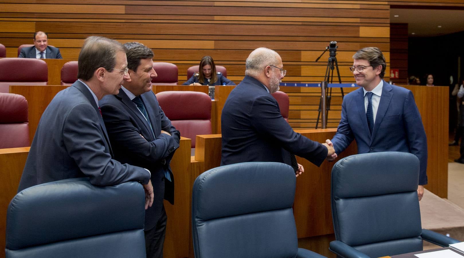 Tudanca afea al presidente haber empezado, con la ayuda de Cs, por incrementar altos cargos y asesores a dedo