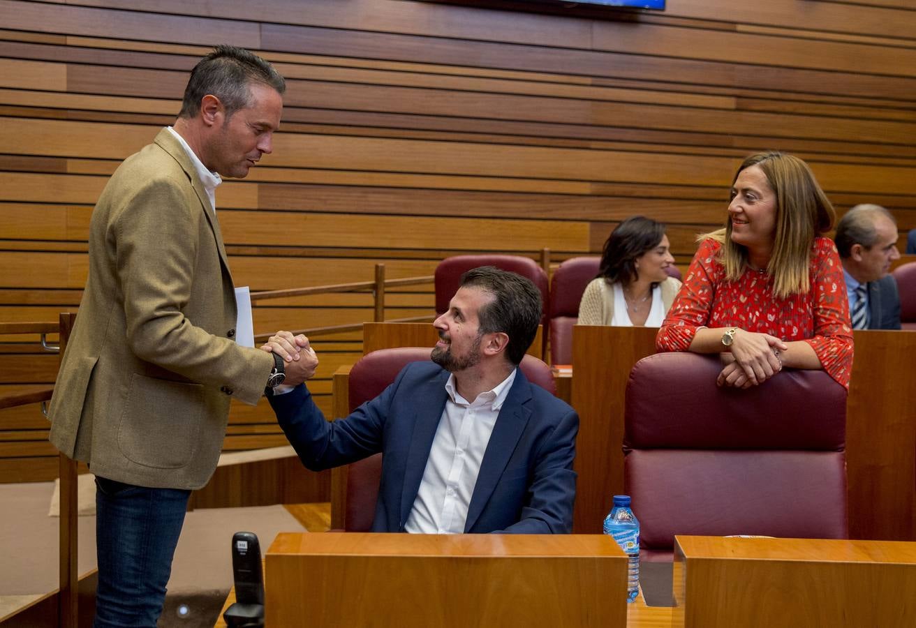 Tudanca afea al presidente haber empezado, con la ayuda de Cs, por incrementar altos cargos y asesores a dedo