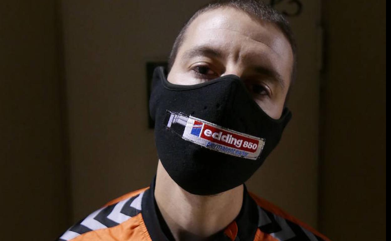 Erik Urano: «Lo transgresor, lo incómodo, lo satírico se está persiguiendo por las cazas de brujas»