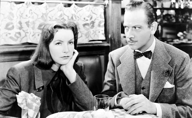 Imagen principal - Greta Garbo se rió por primera vez en 'Ninotchka' y afianzó su prestigio con títulos como 'Anna Karenina'.