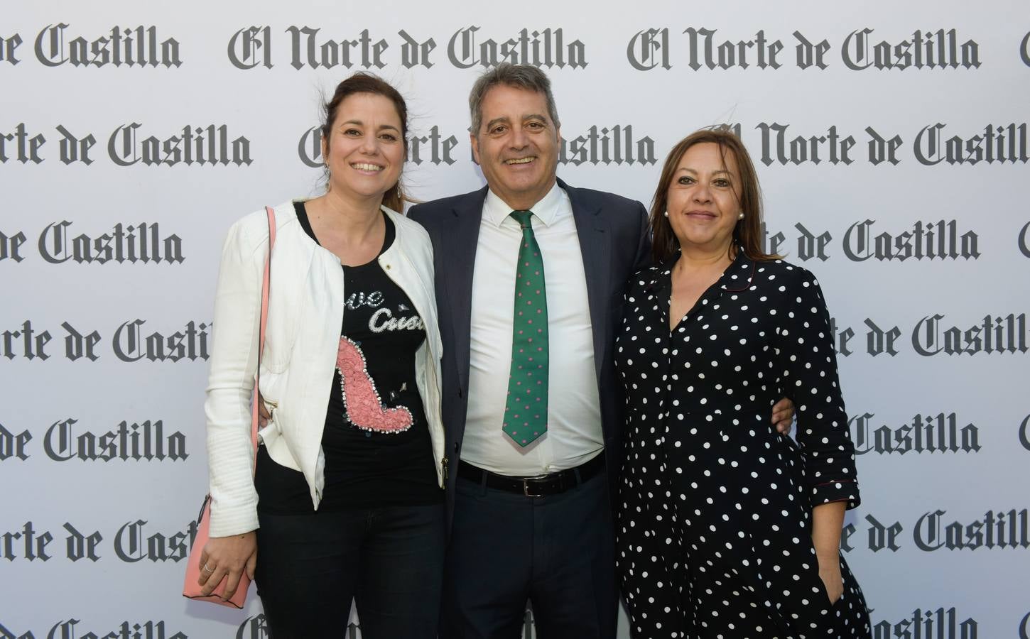 Lorena Sancho (El Norte), Fernando Esgueva (jefe de protocolo de la Diputación) y Mar Domínguez (jefa de Información de El Norte).