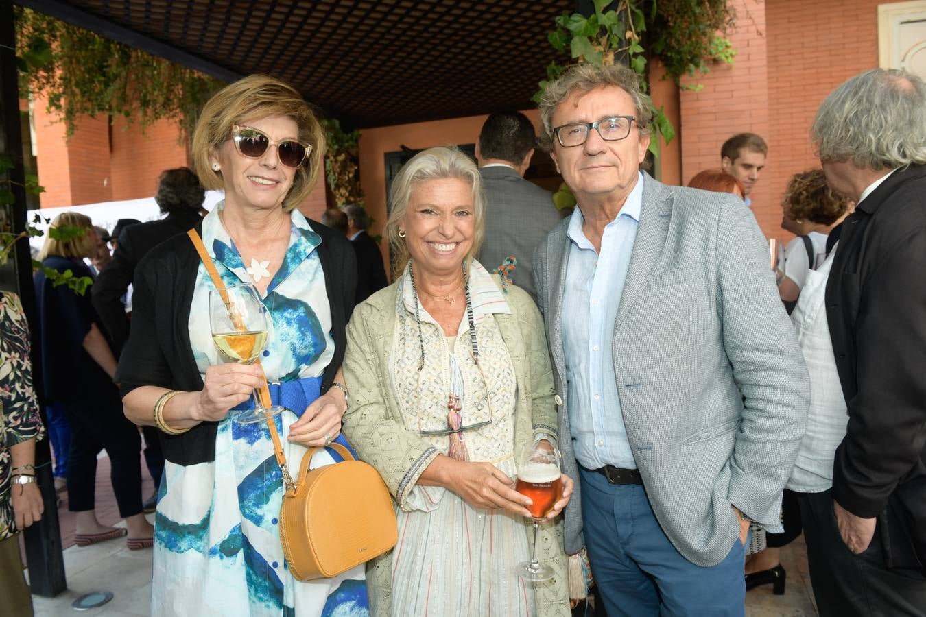 Mercedes Coloma, Raquel Blasco y José Luis Almudí, del Colegio de Médicos.