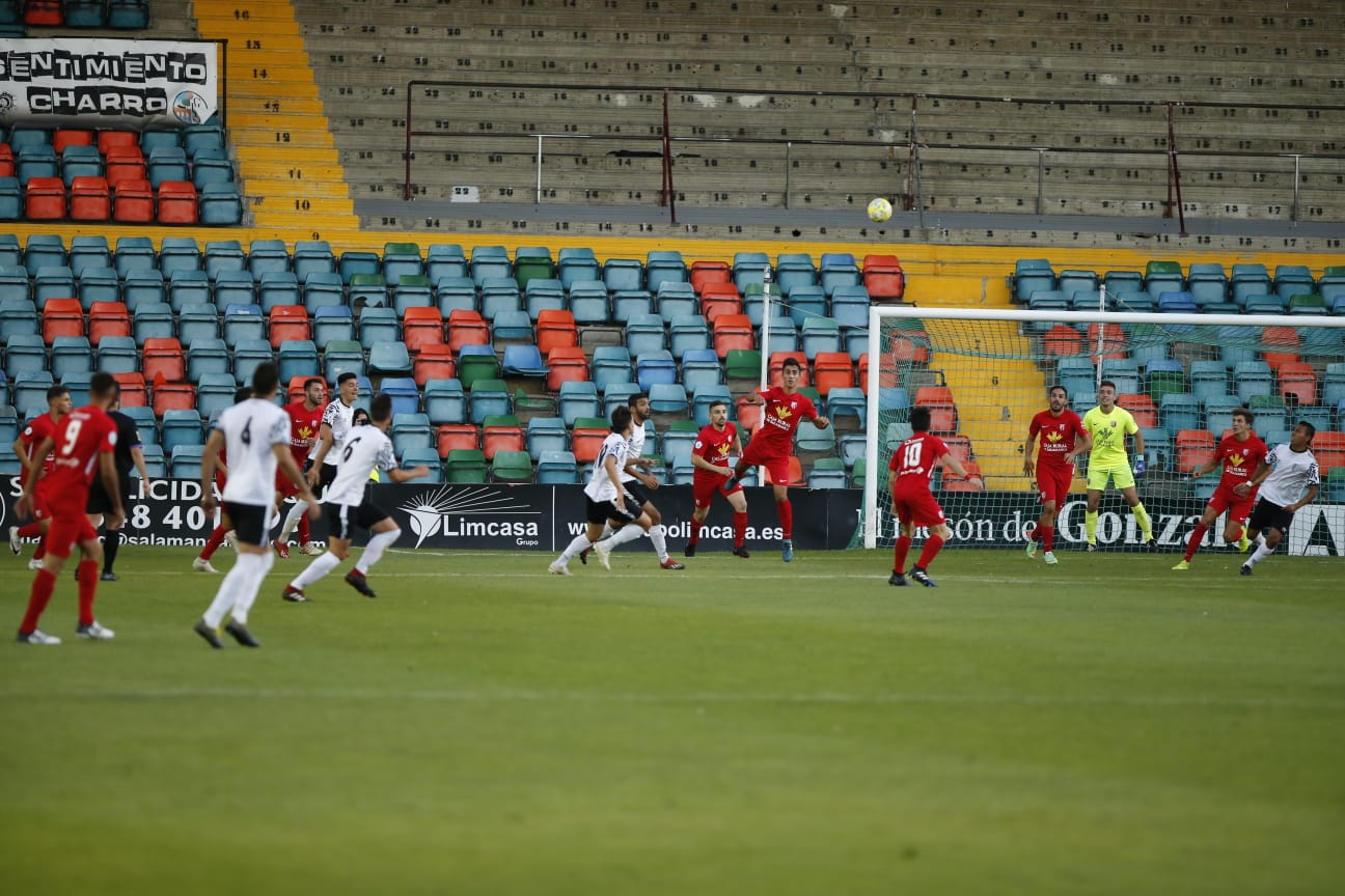 Fotos: Derbi entre el Salamanca CF UDS B y la UD Santa Marta