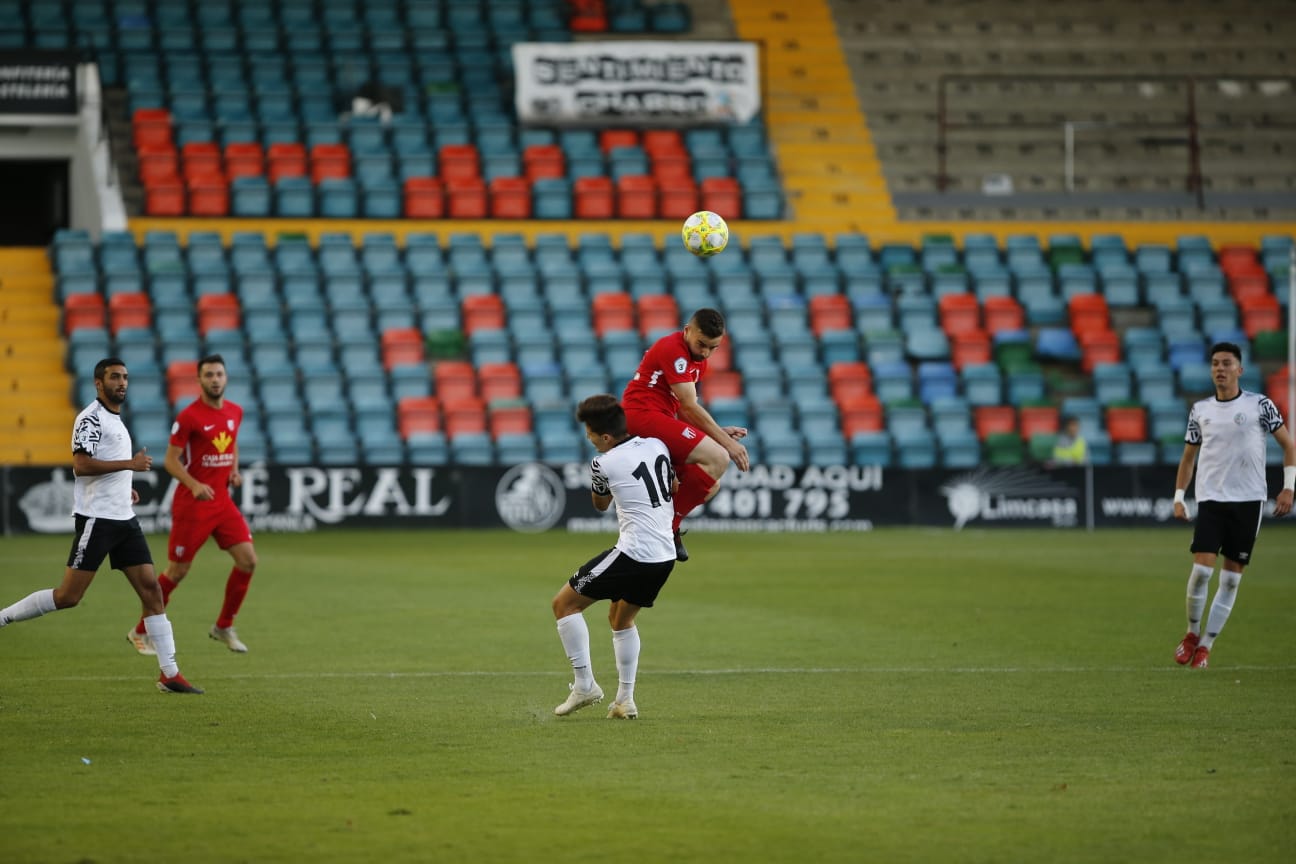 Fotos: Derbi entre el Salamanca CF UDS B y la UD Santa Marta