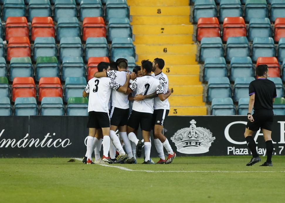 Fotos: Derbi entre el Salamanca CF UDS B y la UD Santa Marta