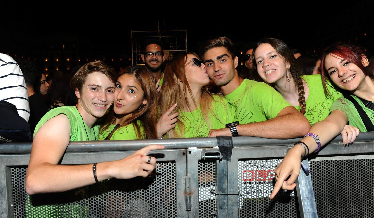 Fotos: Miles de jóvenes celebran los 40 Puceladance en la Plaza Mayor de Valladolid