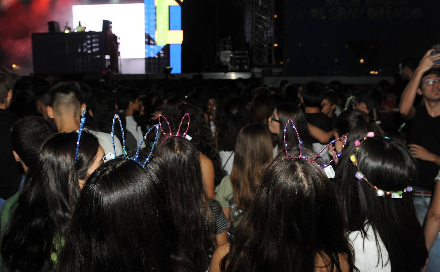 Fotos: Miles de jóvenes celebran los 40 Puceladance en la Plaza Mayor de Valladolid