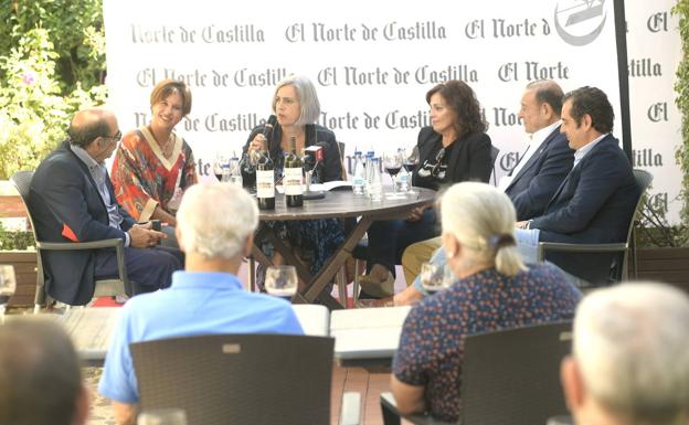 Cecilio Lera, Belén Sanz, Nieves Caballero, Lourdes Sánchez Capellán, Luis Sanz y su hijo Iván. 