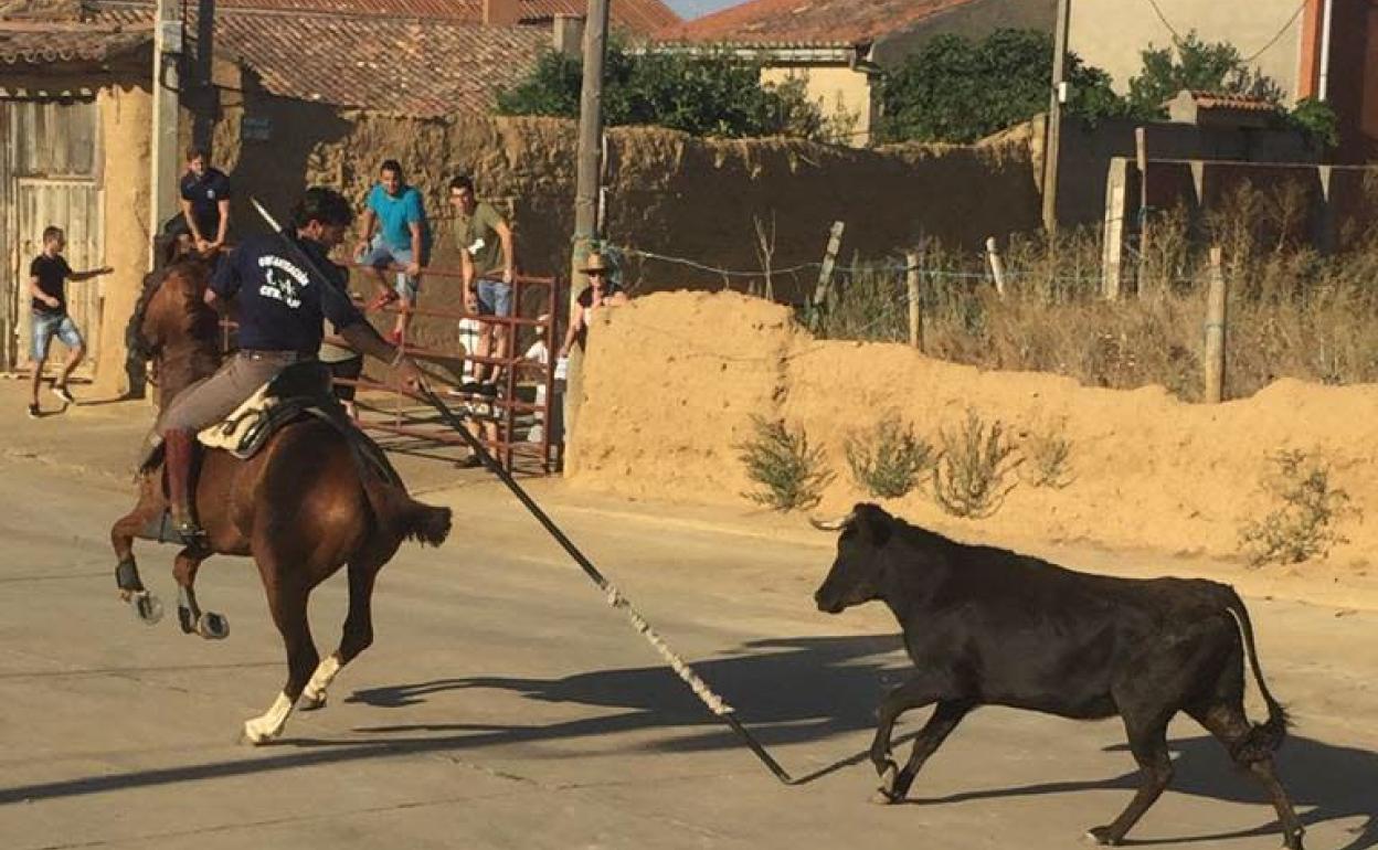 Encierro en las Fiestas de Cristo de la Gracia el año pasado en Villavicencio de los Caballeros.