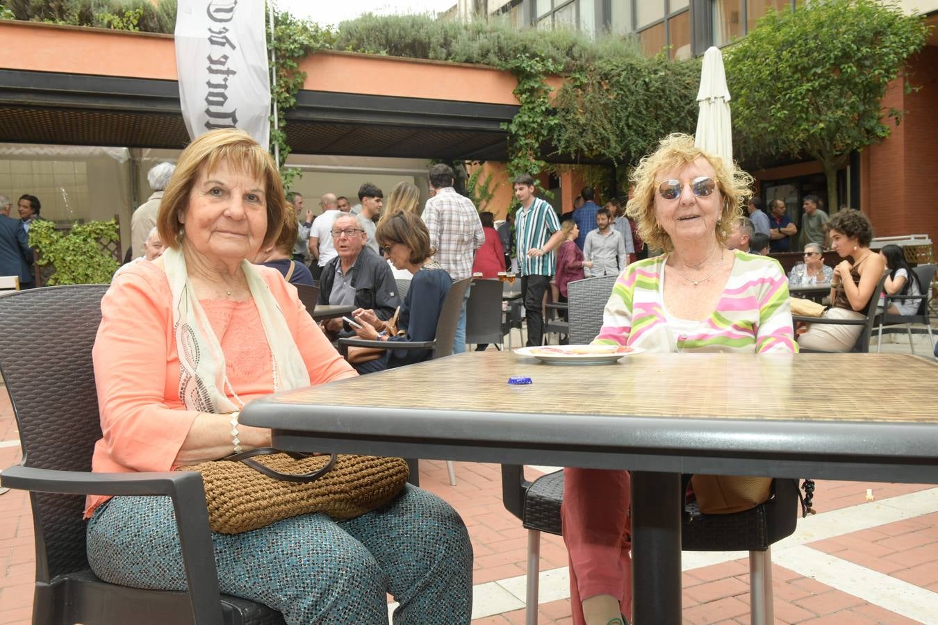 Carmen Reol, suscriptora de El Norte de Castilla, y María Esteban.