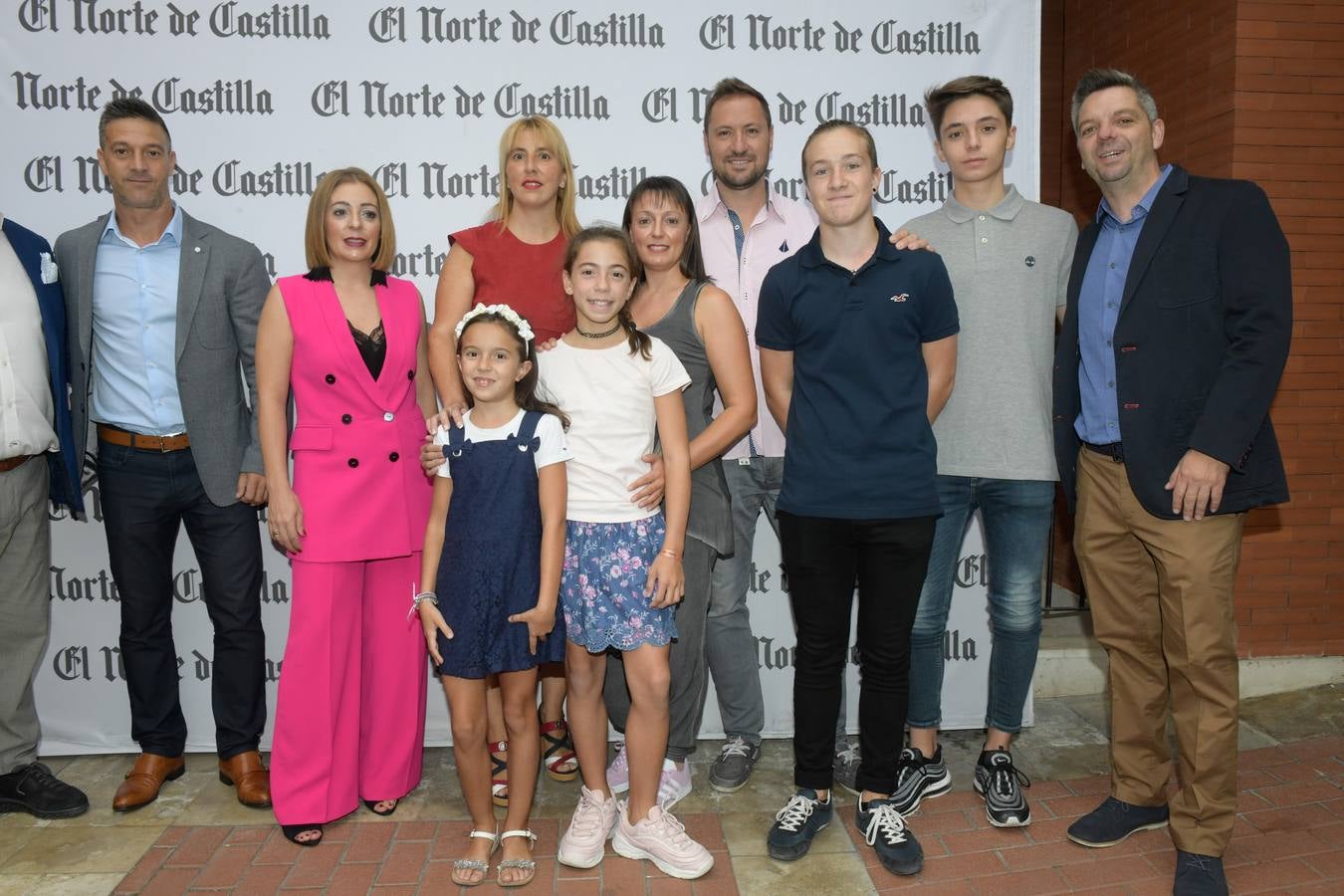 De Acovall visitaron la terraza del Meliá Recoletos Hugo Rodríguez, Begoña Cuesta, Ana Isabel Castro, Iris Rodríguez, Luna Giganto, Cristina Brime, Raúl Giganto, Óscar Rodríguez, Jonathan Rodríguez y Óscar Rodríguez.