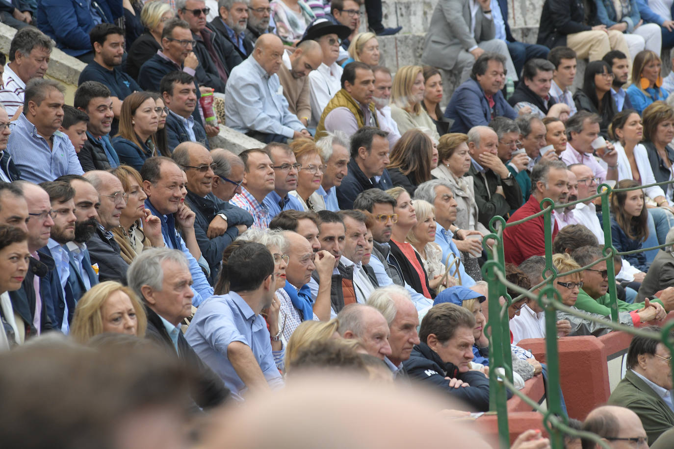 Con toros de la ganadería Juan Pedro Domecq para El Fandi, Perera y Emilio de Justo.