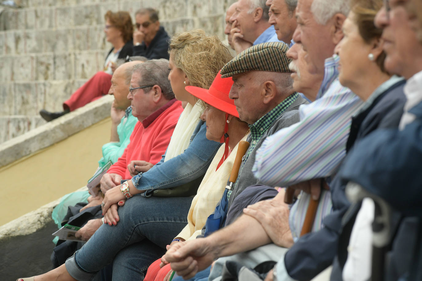 Con toros de la ganadería Juan Pedro Domecq para El Fandi, Perera y Emilio de Justo.