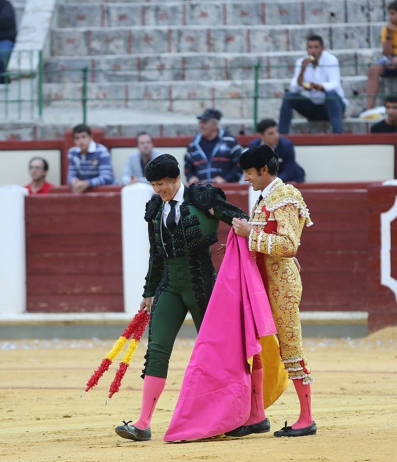 Fotos: El Fandi, Perera y De Justo en la cuarta corrida de la Feria de la Virgen de San Lorenzo de Valladolid